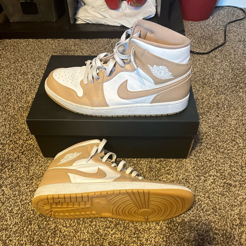 Jordan 1 mid